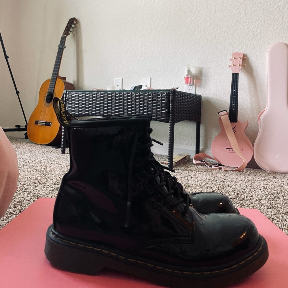Doc Martens- patent leather black size 5